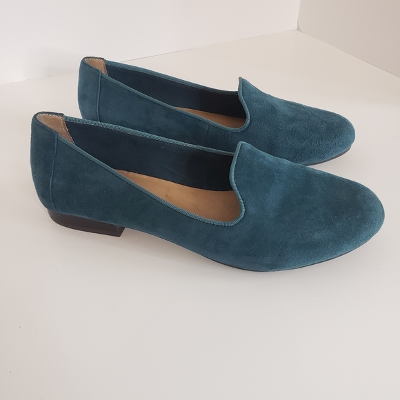 Shoes - ADAM TUCKER me Too Marina nubuck loafer sz 8